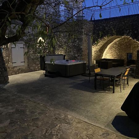 La Closerie D'Escalin Gite 12 Personnes Et Jacuzzi La Garde Adhemar Bagian luar foto