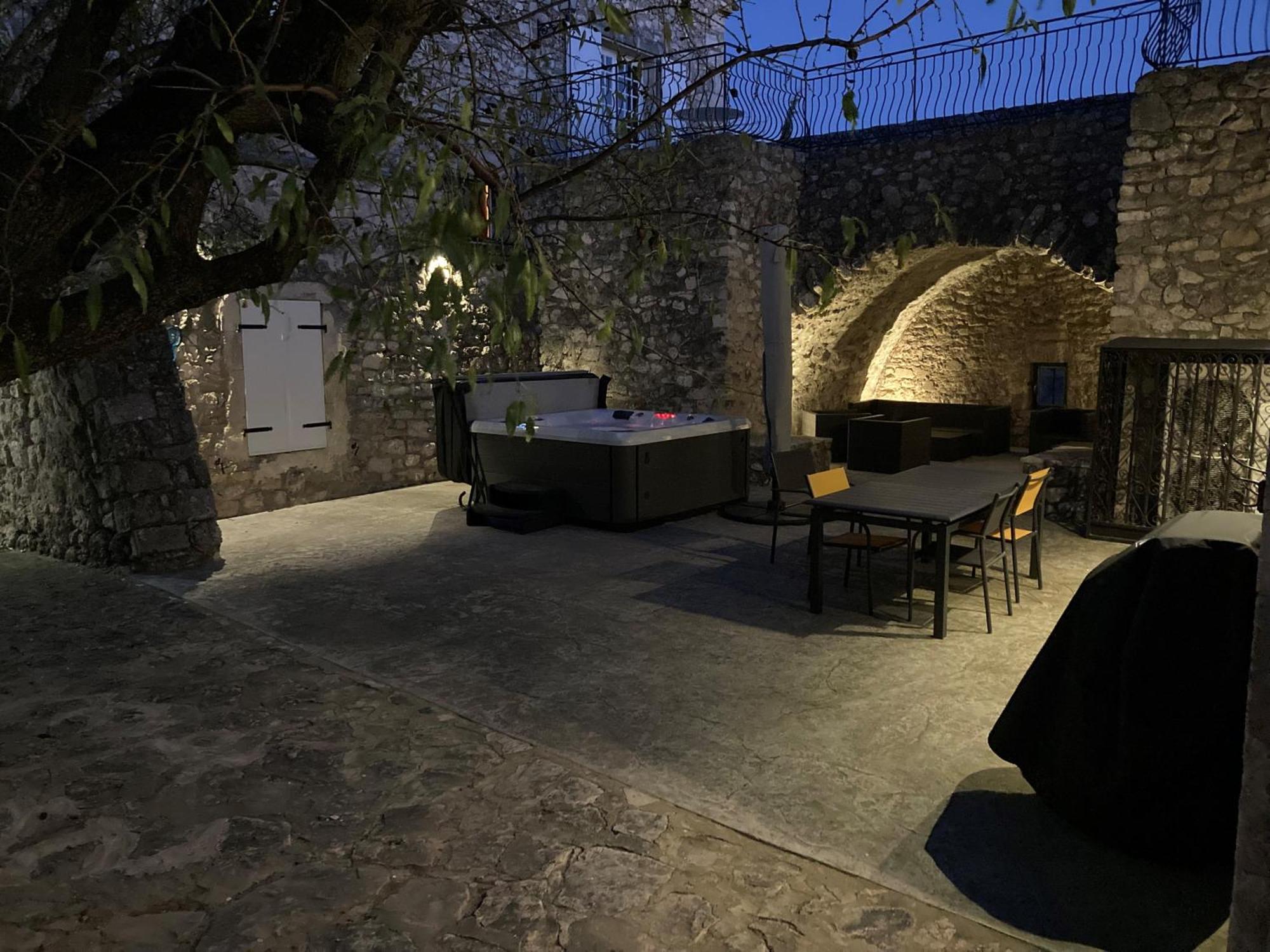 La Closerie D'Escalin Gite 12 Personnes Et Jacuzzi La Garde Adhemar Bagian luar foto