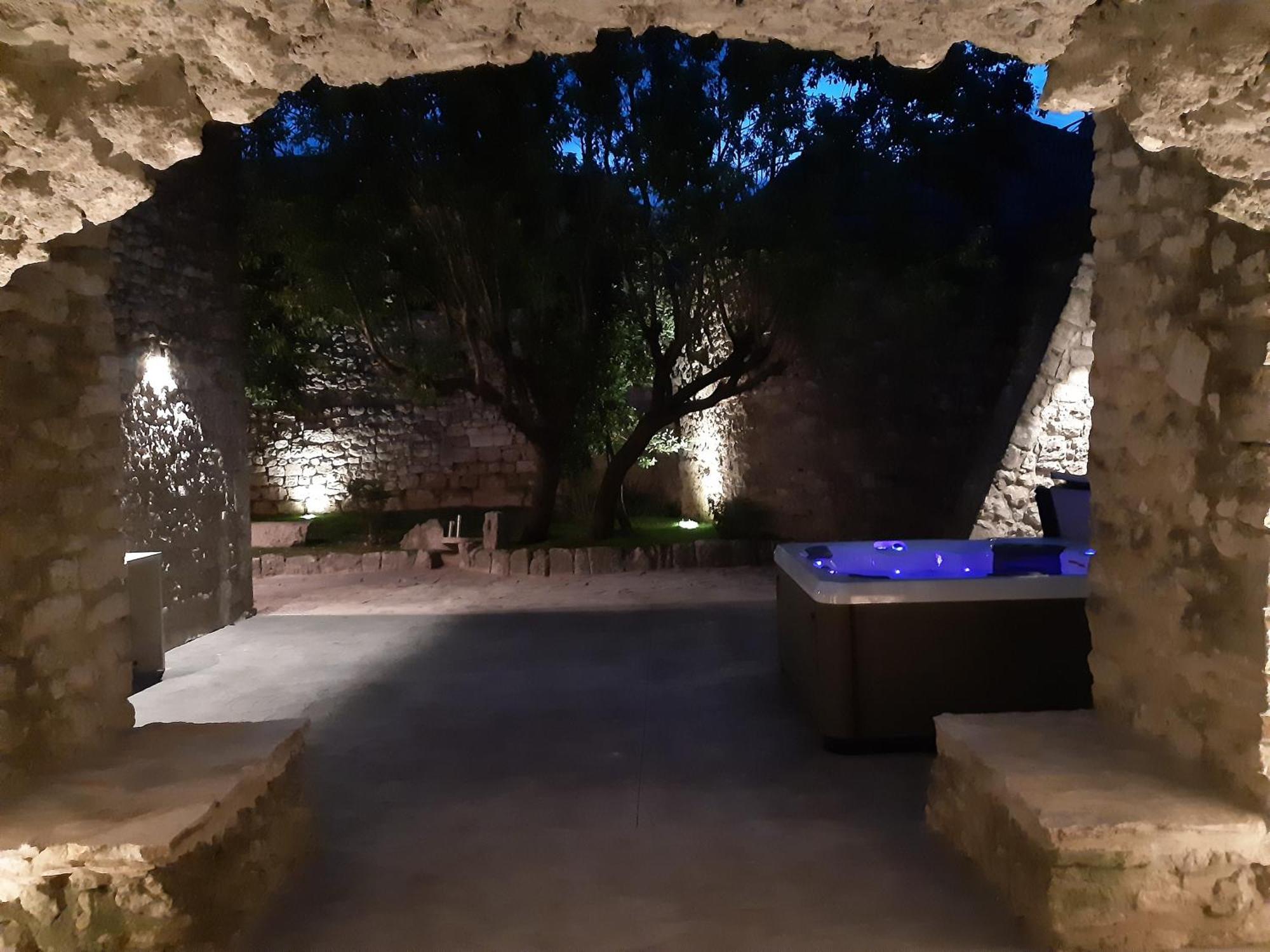 La Closerie D'Escalin Gite 12 Personnes Et Jacuzzi La Garde Adhemar Bagian luar foto